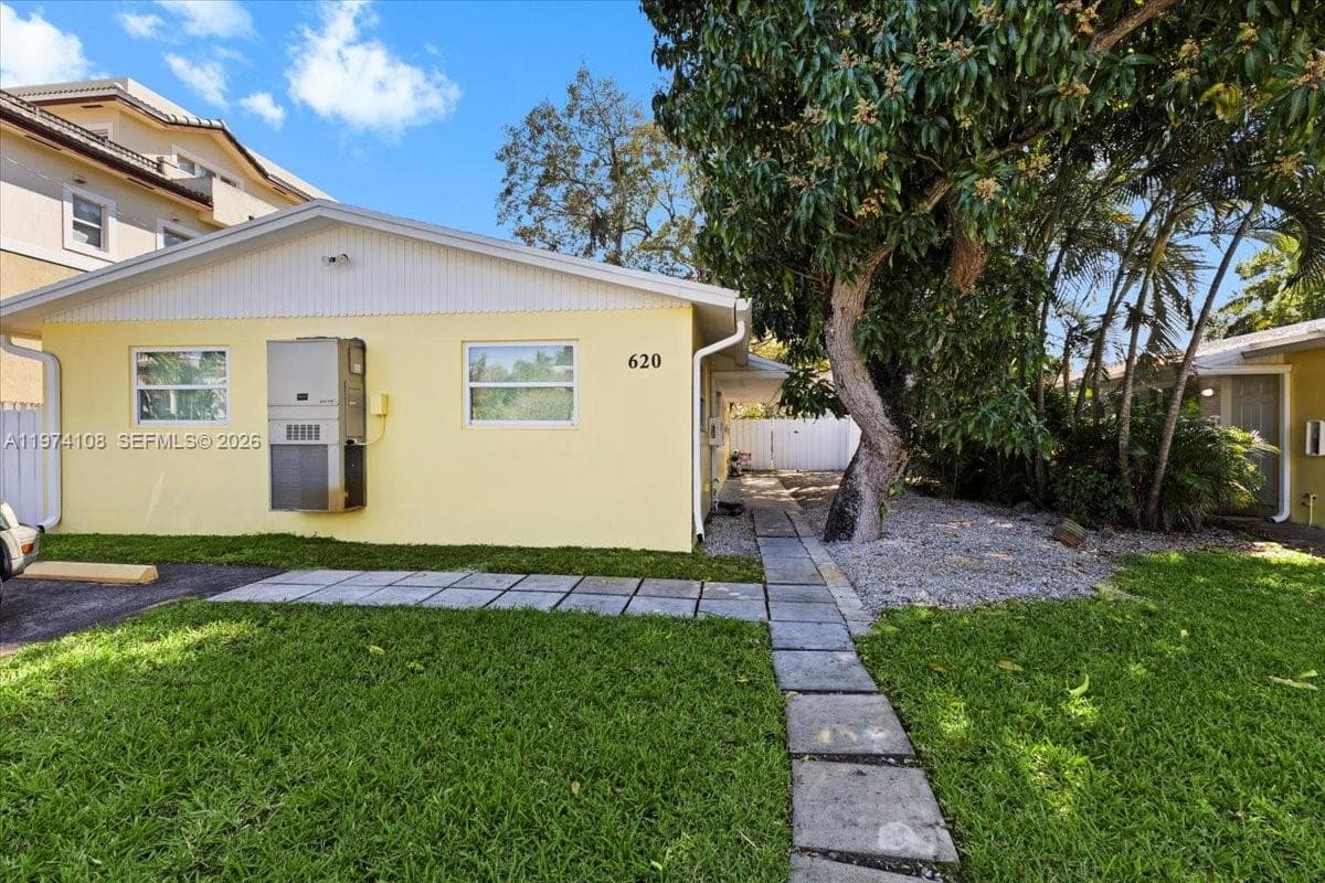 620 SW 10th St, Fort Lauderdale FL 33315