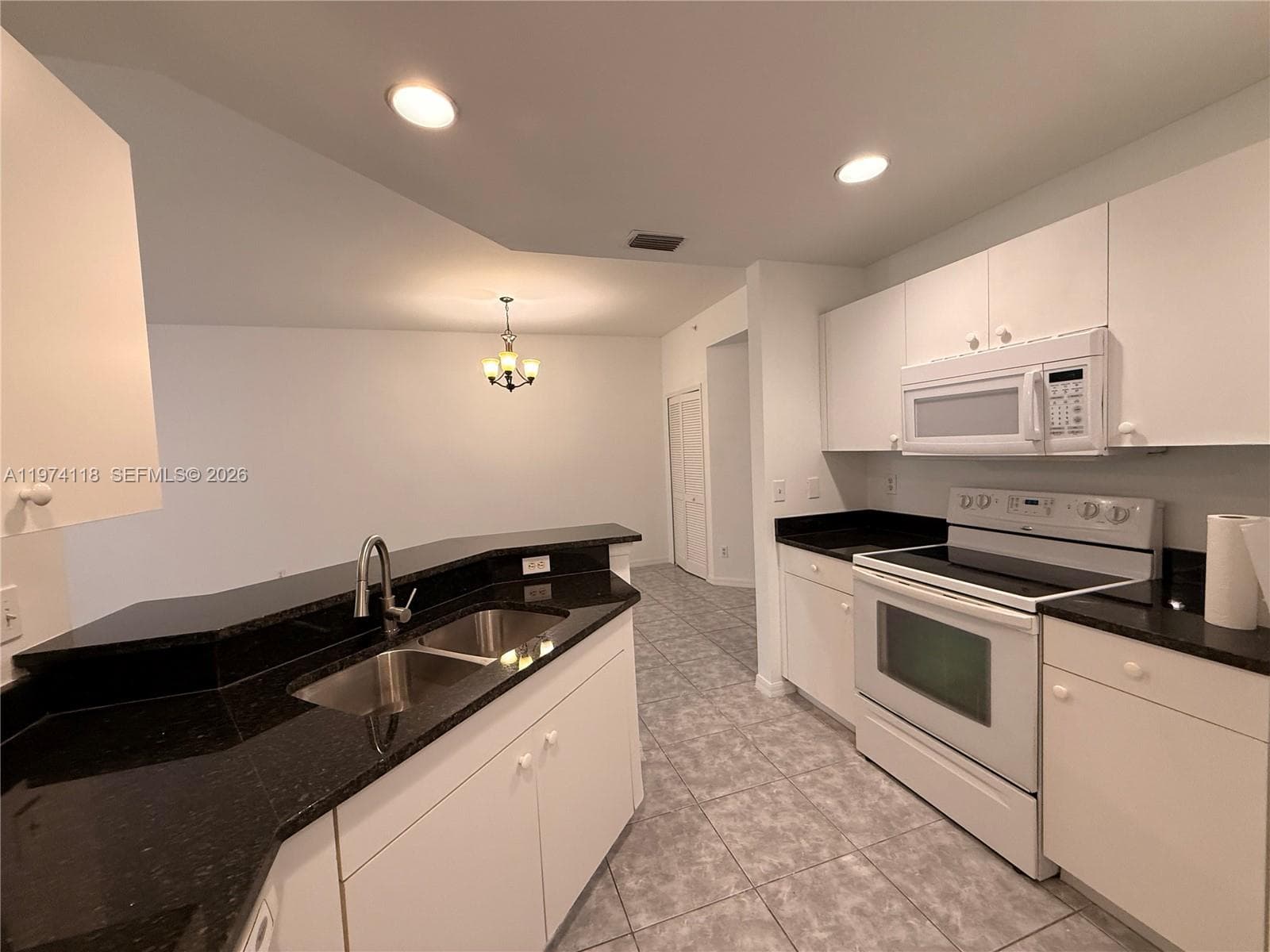 3602 SKYLINE BLVD # 104, Cape Coral FL 33914