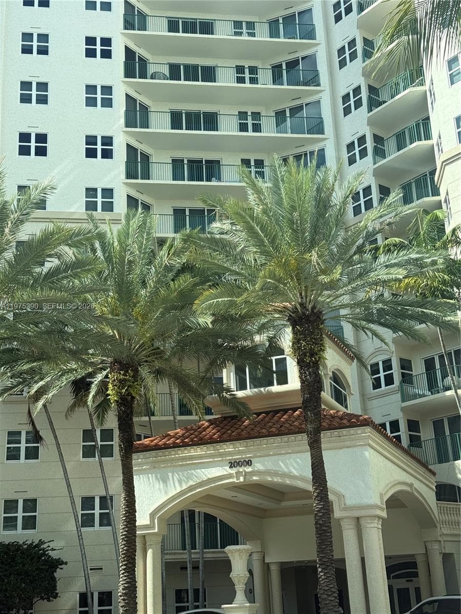20000 E Country Club Dr # PH09, Aventura FL 33180