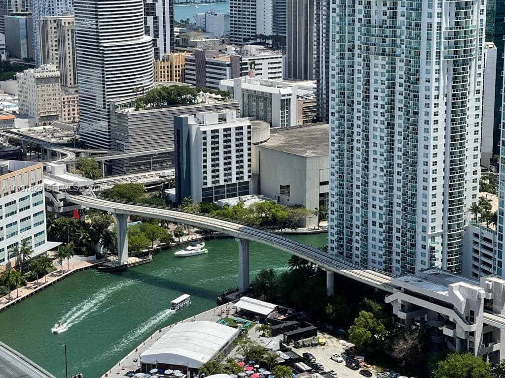 88 SW 7th St # 3609, Miami FL 33130