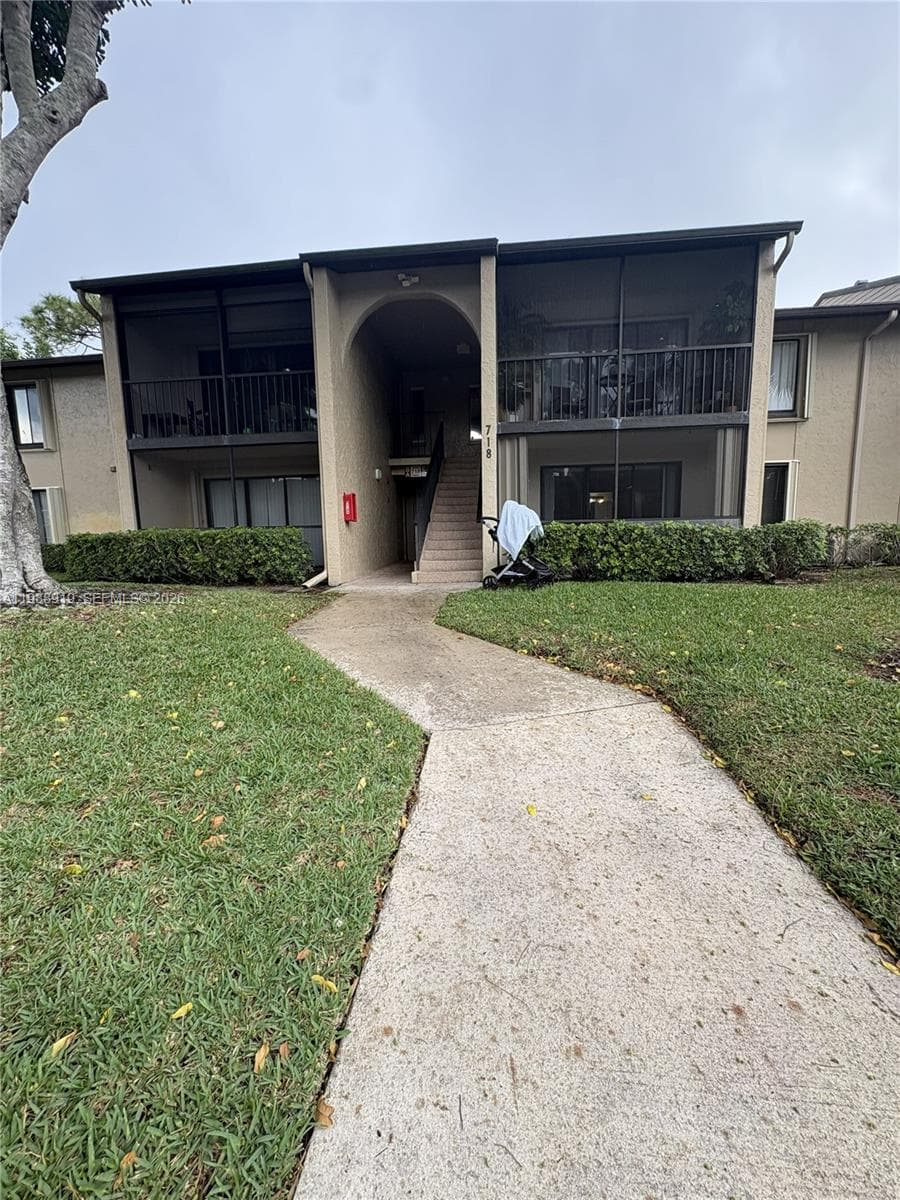 718 Sunny Pine Way # D1, Green Acres FL 33415