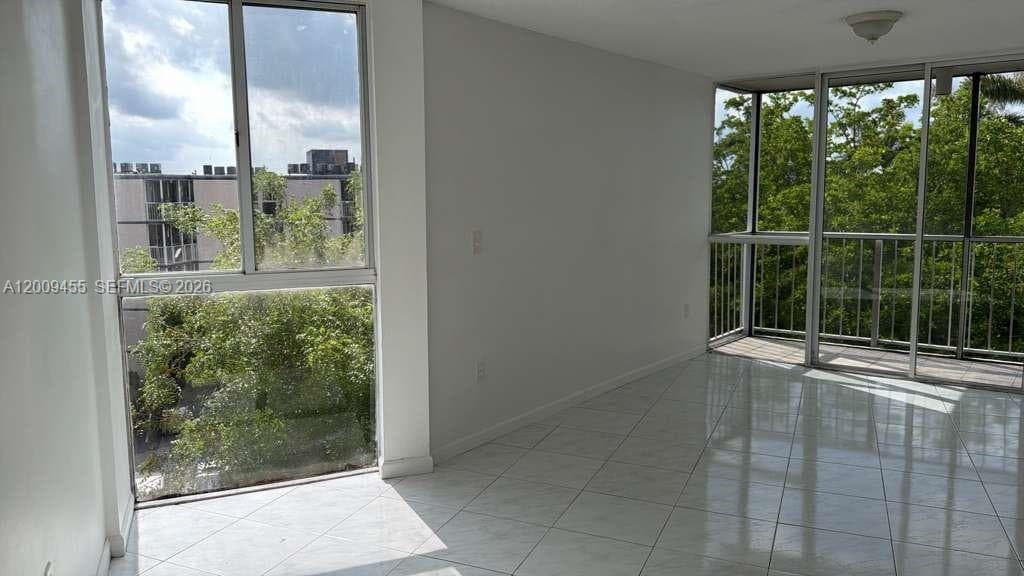 6995 NW 186th St # E507, Hialeah FL 33015
