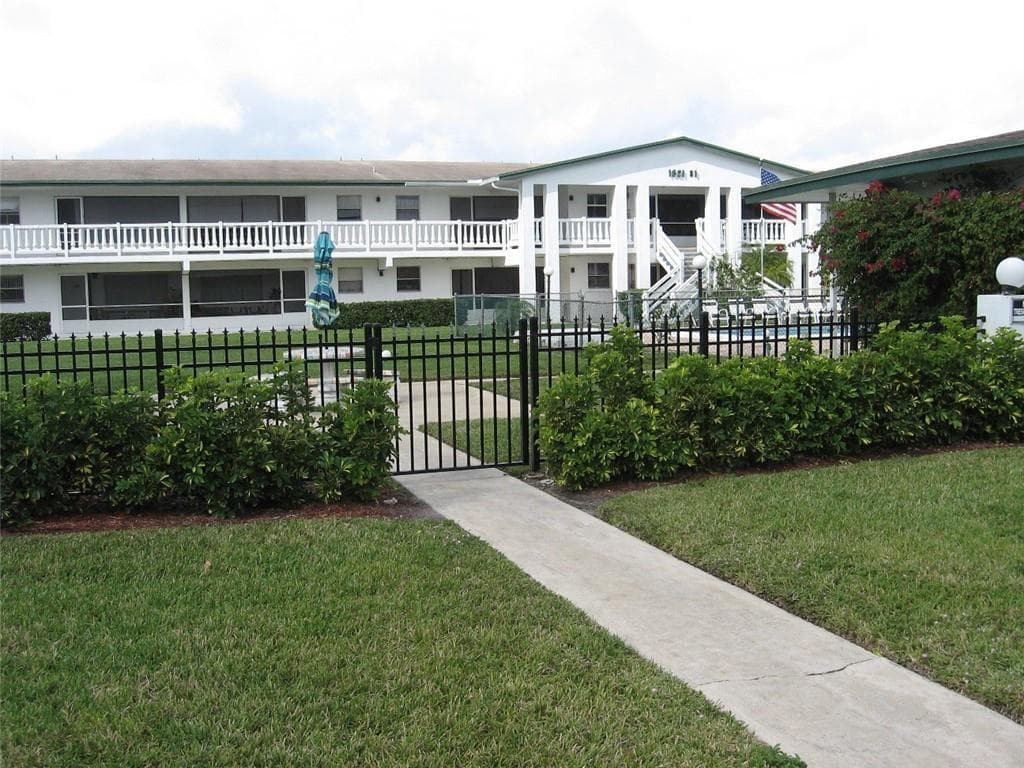 1631 NW 46th Avenue # 118, Lauderhill FL 33313
