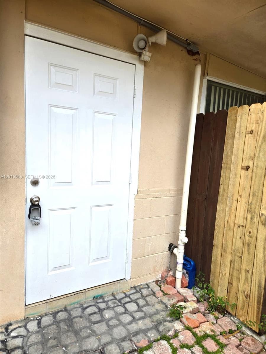 4610 SW 40th St # 1, West Park FL 33023