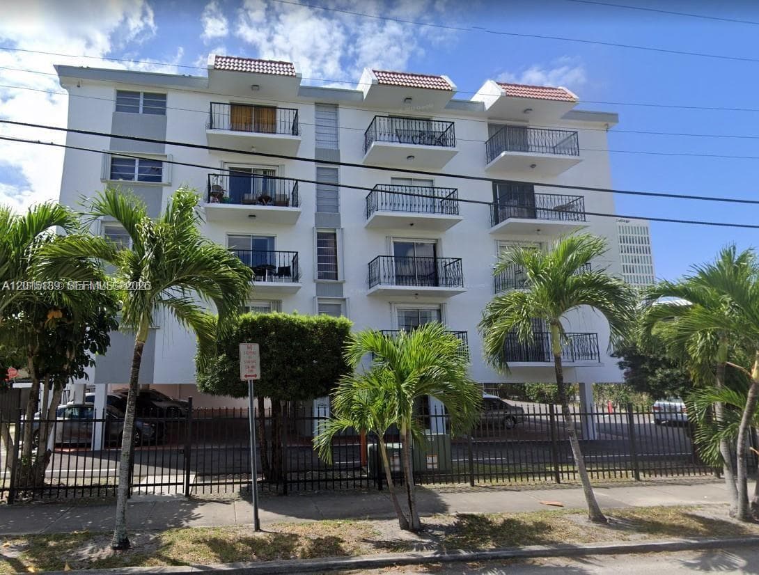 2500 SW 6th St # 303, Miami, FL 33135
