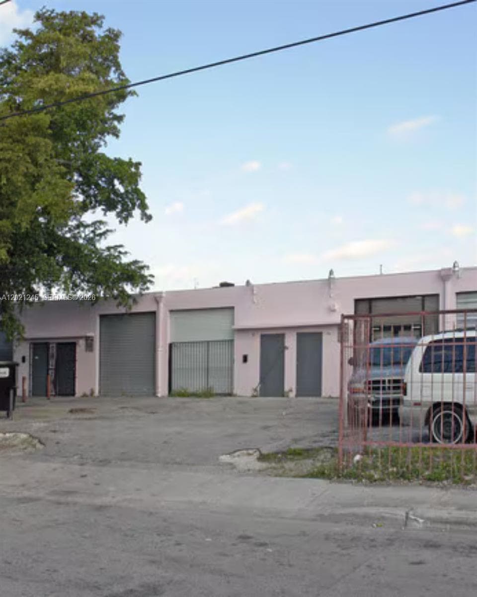 1825 NW 21st St, Miami FL 33142