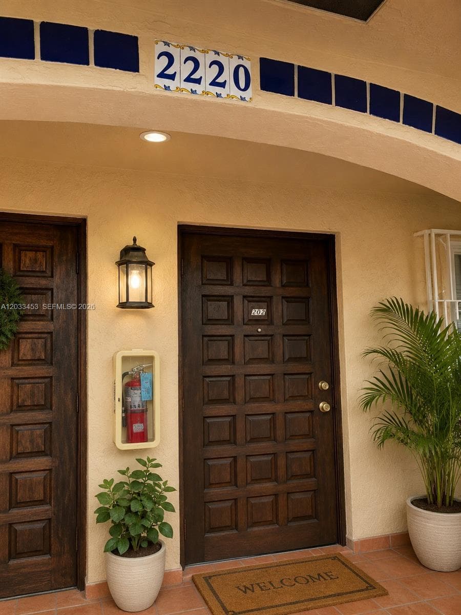 2220 W 74th St # 201-16, Hialeah FL 33016