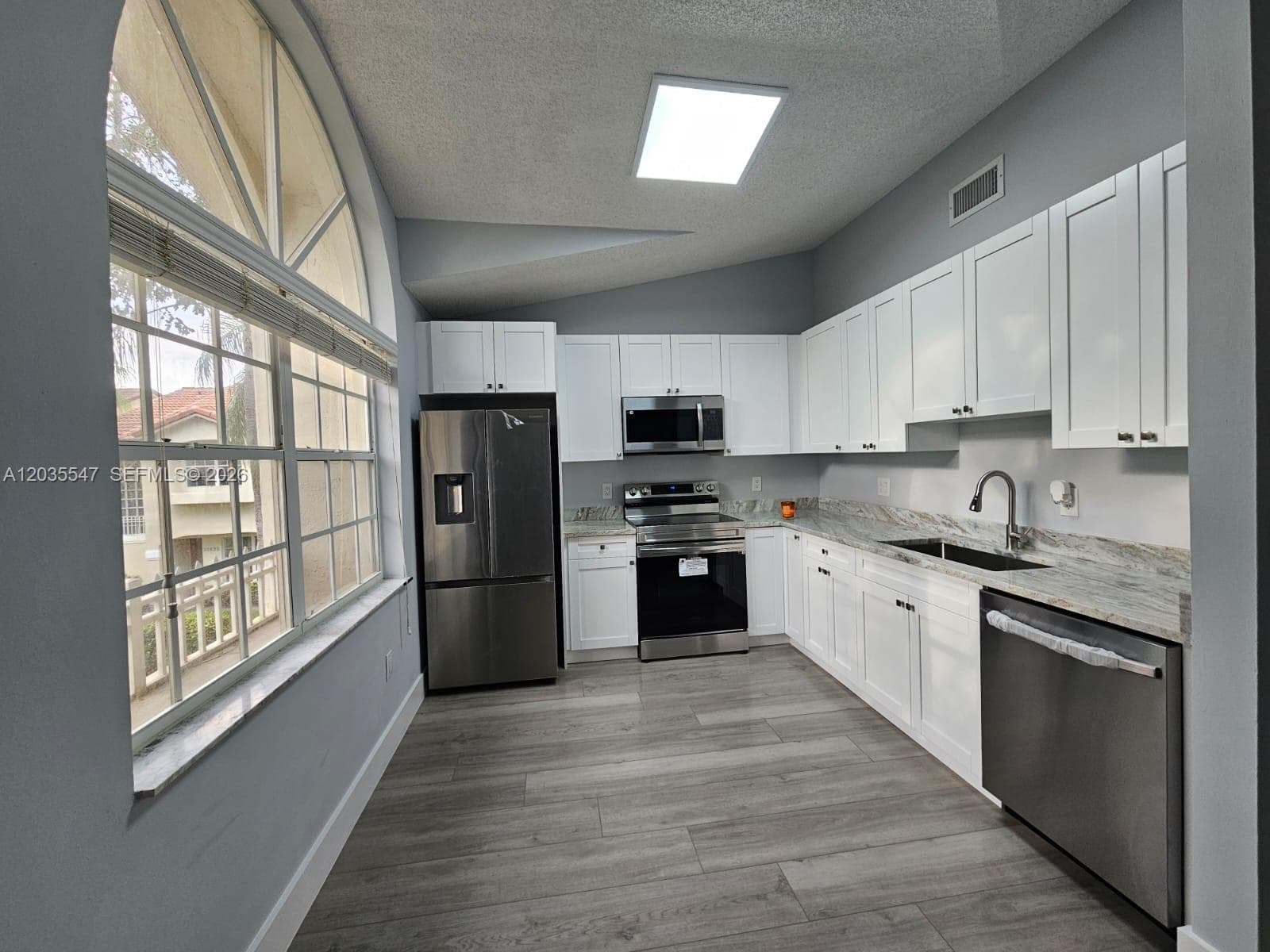 10823 NW 3rd Ct, Pembroke Pines FL 33026