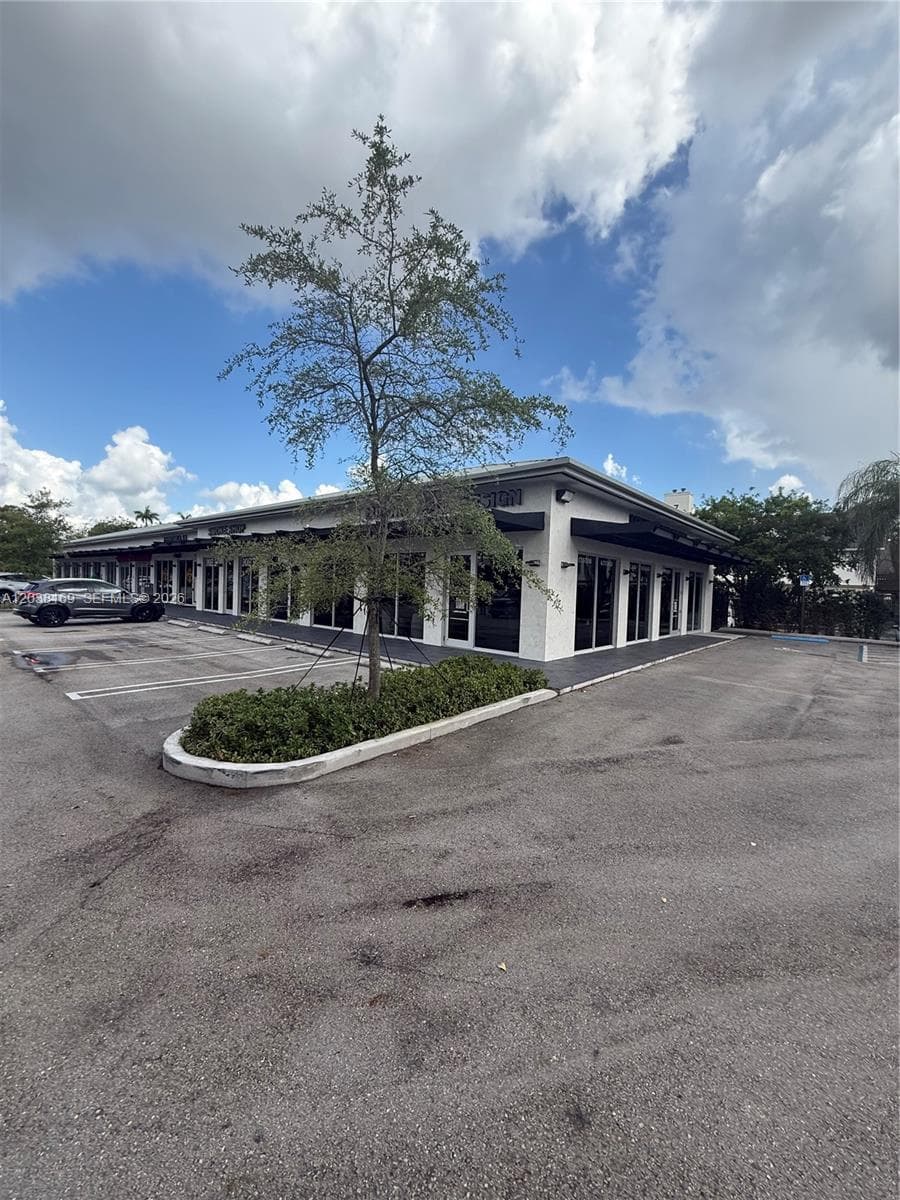 8205 NW 12th St, Doral FL 33126