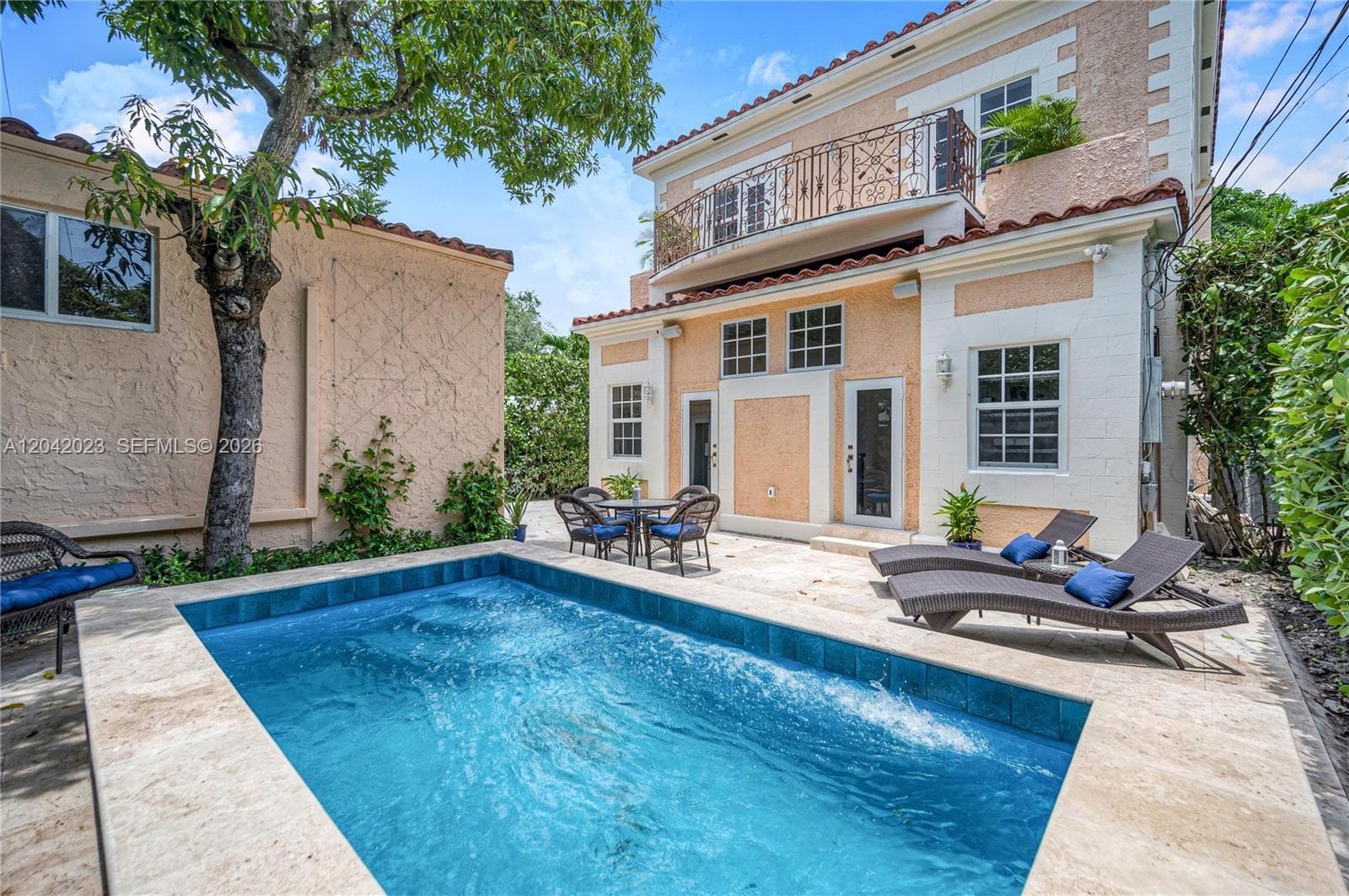 30 NE 44th St, Miami FL 33137