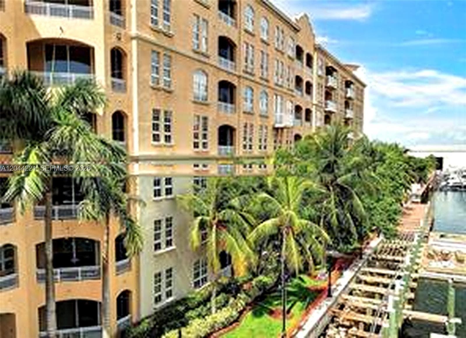 3001 NE 185th St # 515, Aventura FL 33180
