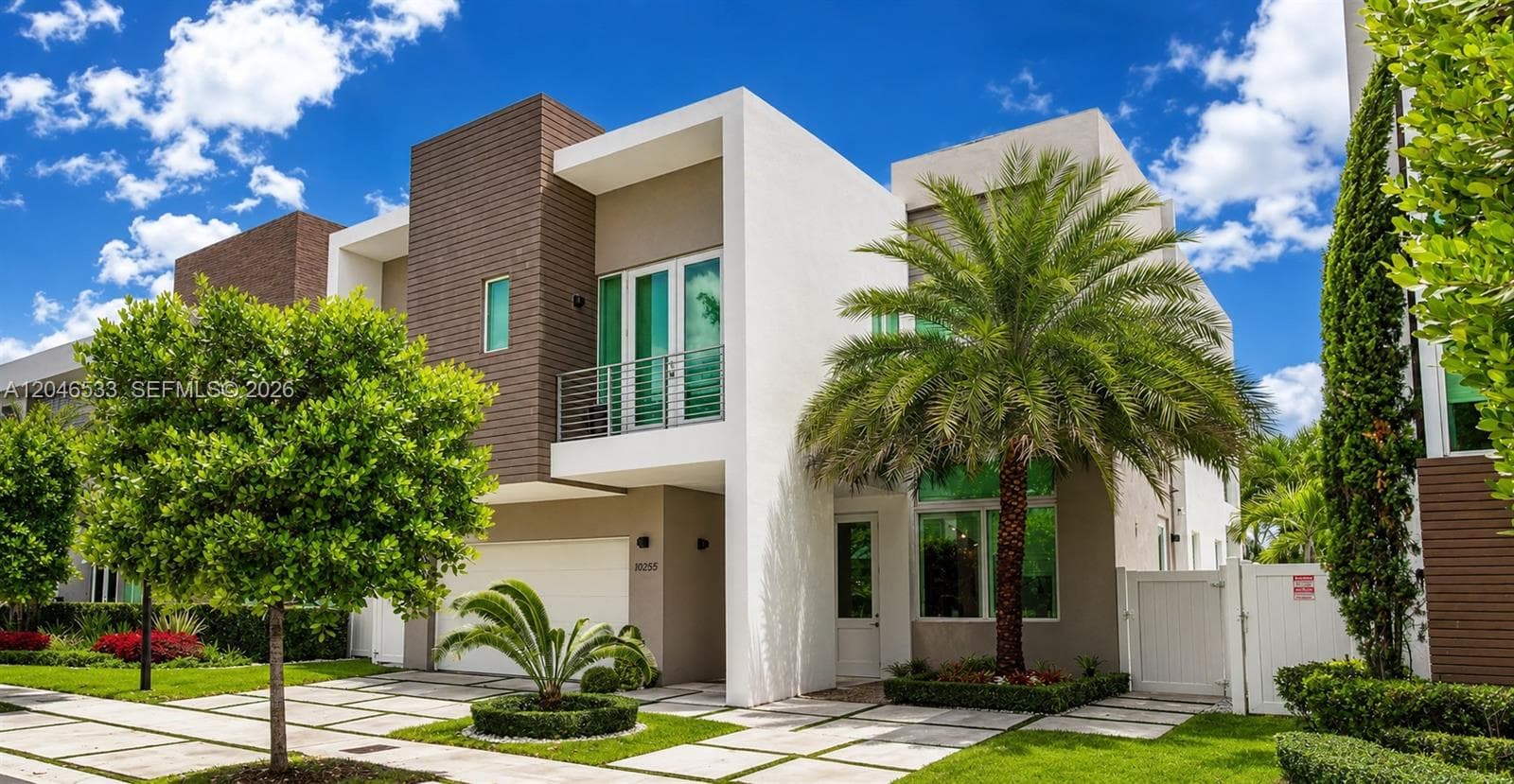 10561 NW 68th Ter, Doral FL 33178