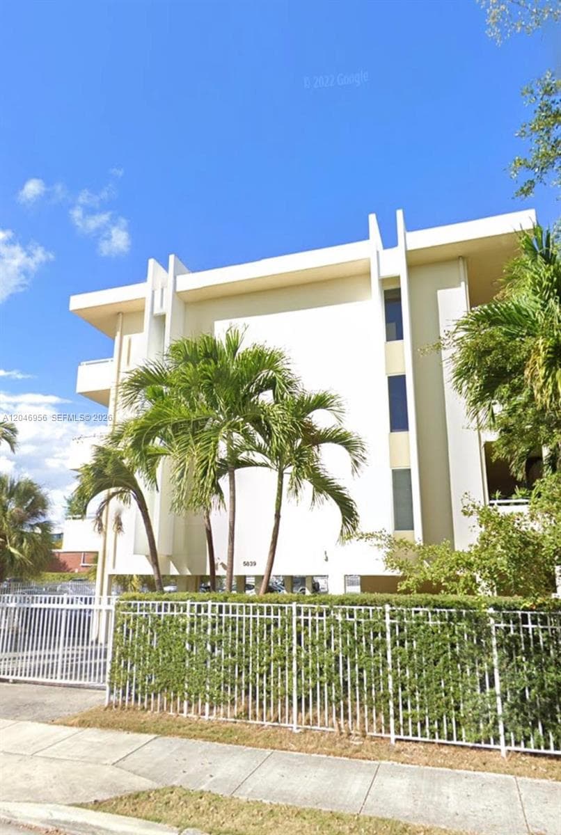 5839 SW 74th Ter # 104, South Miami FL 33143