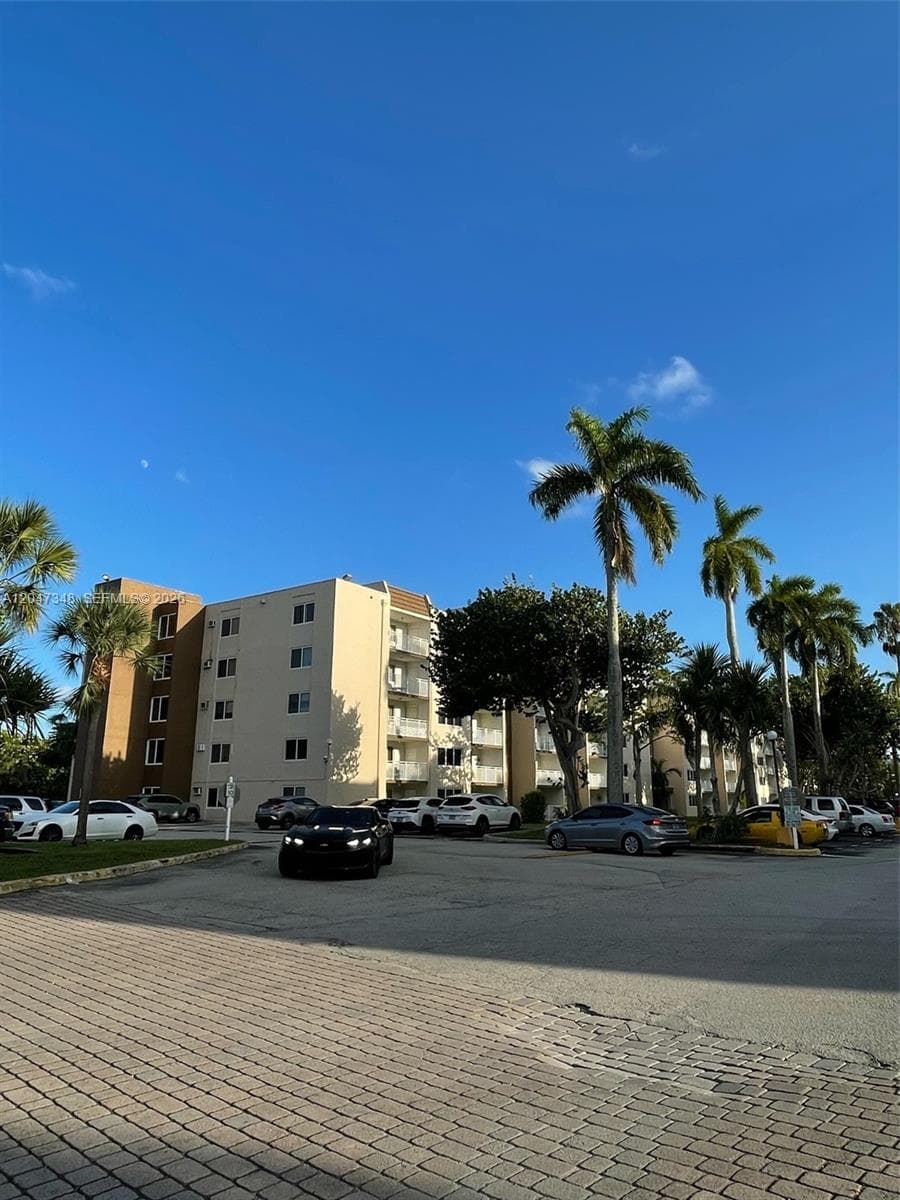 6950 Miami Gardens Dr # 2-312A, Hialeah FL 33015