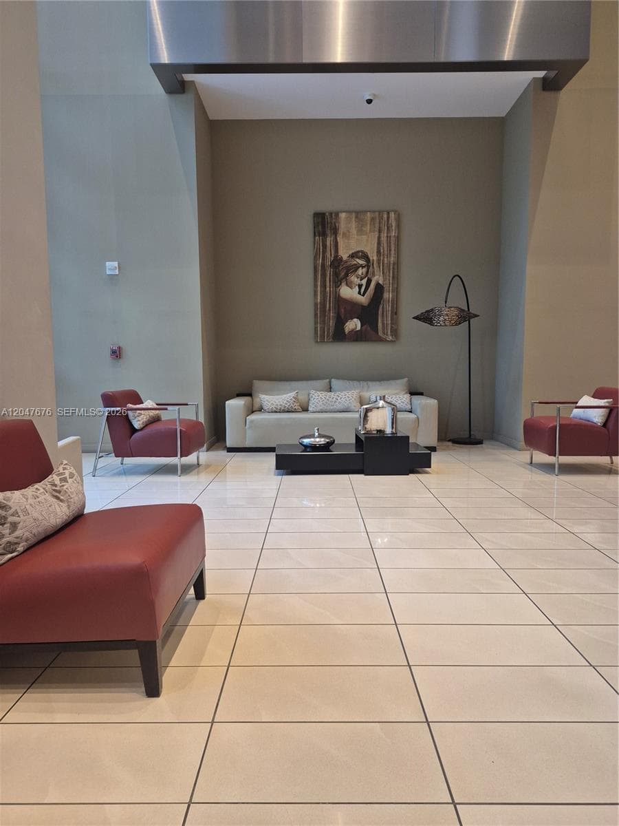 300 S Biscayne Blvd # T-2905, Miami, FL 33131