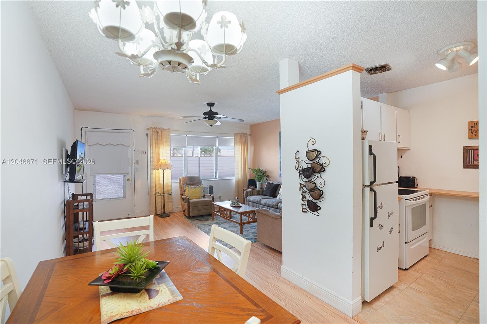 820 SW 11th Ave # 18B, Hallandale Beach FL 33009