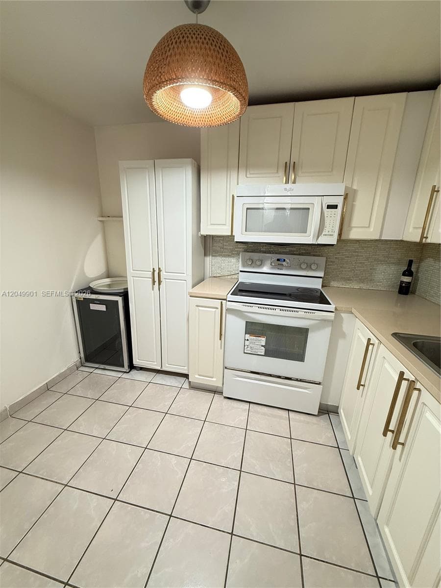2025 NE 164th St # 318, North Miami Beach FL 33162