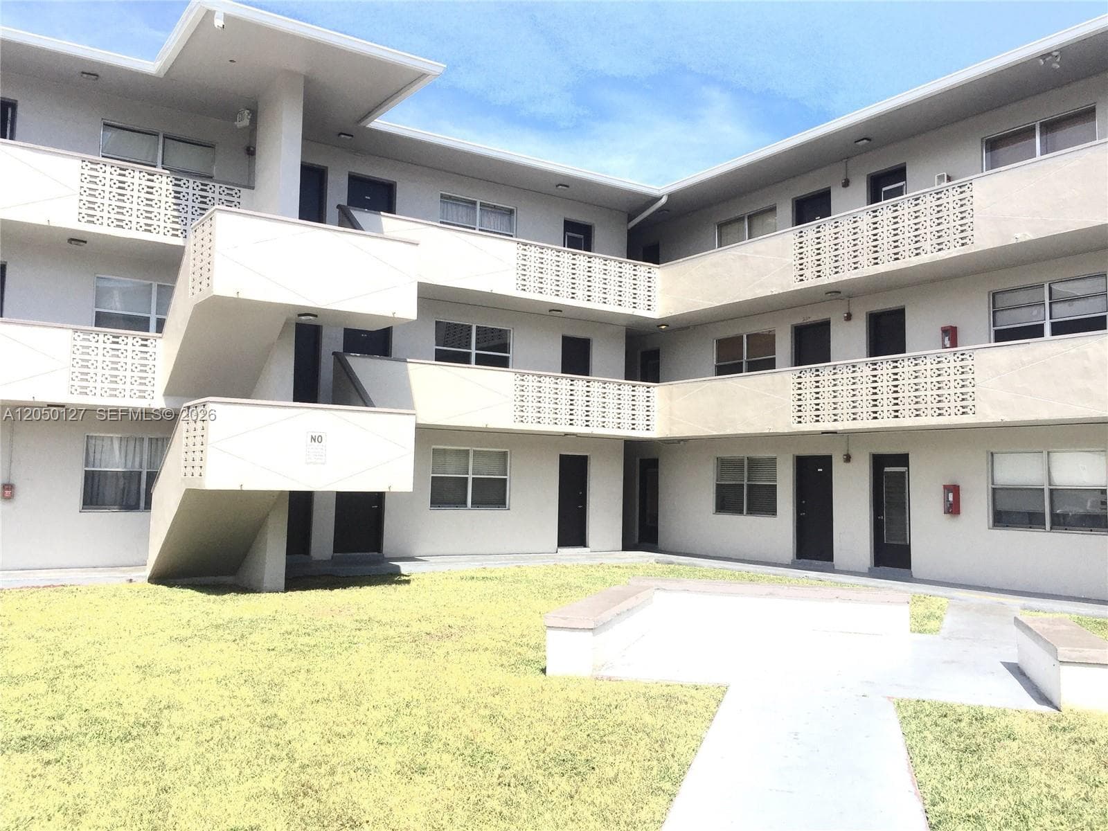 1545 NW 8th Ave # 105, Miami, FL 33136