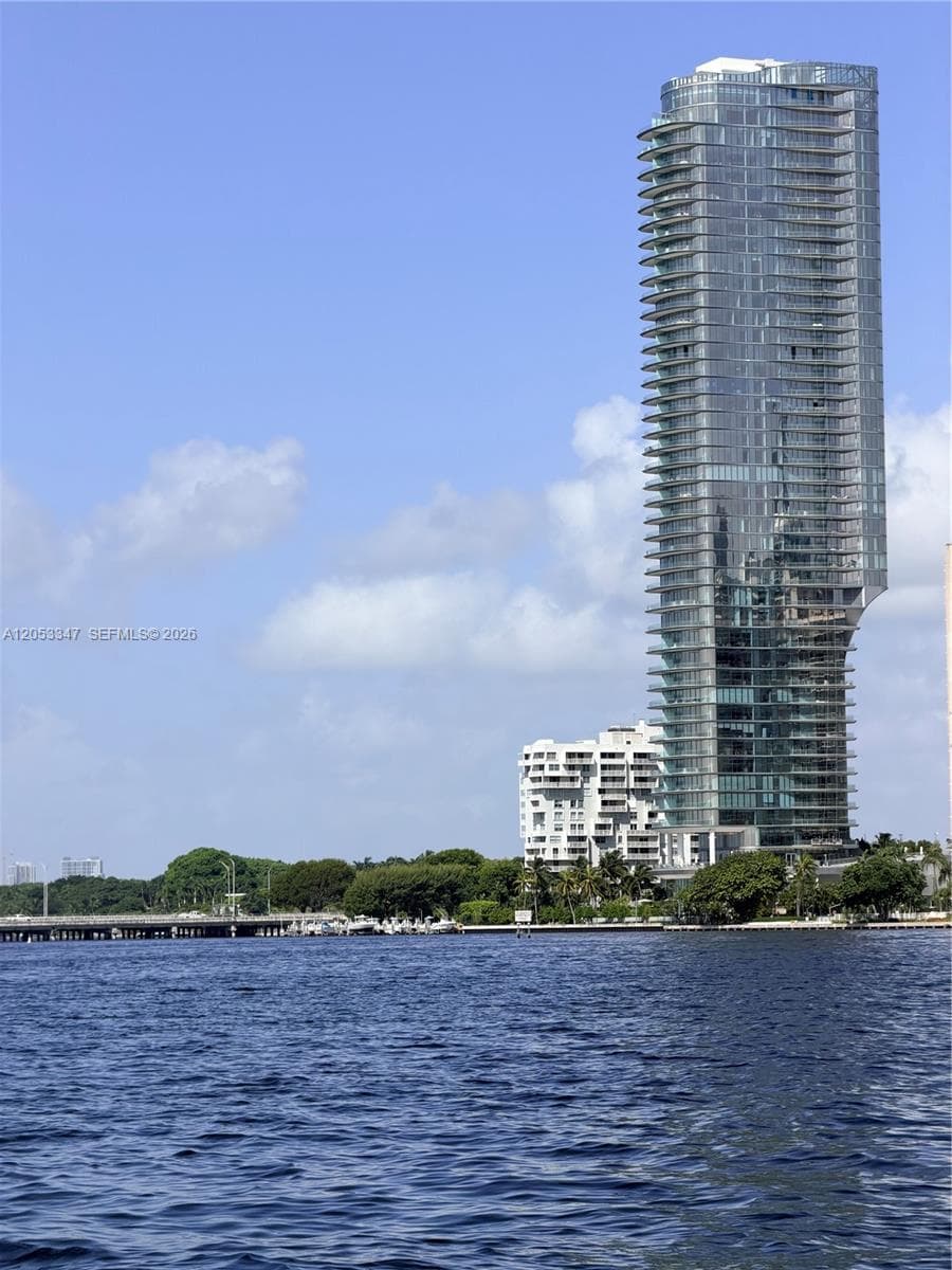 175 SE 25 ROAD # 902, Miami FL 33129