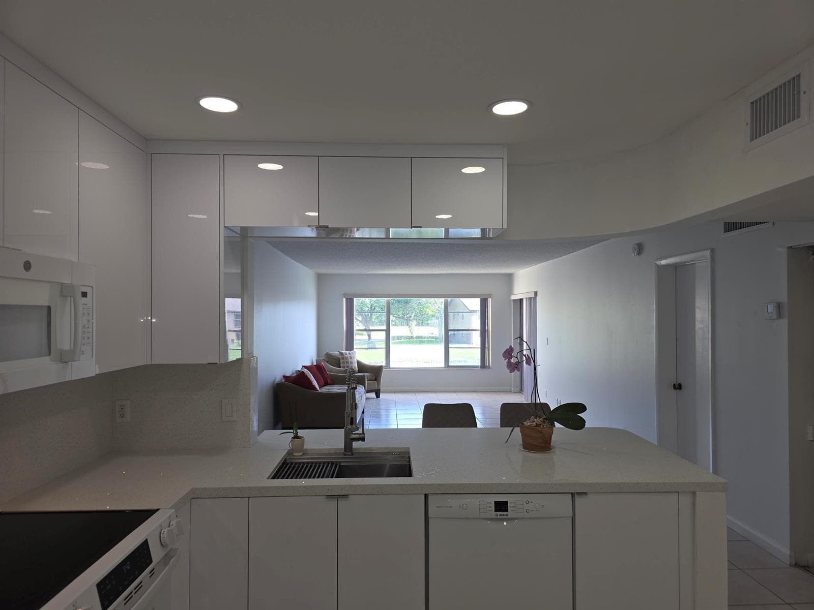 3905 N NOB HILL Road # 206, Sunrise FL 33351