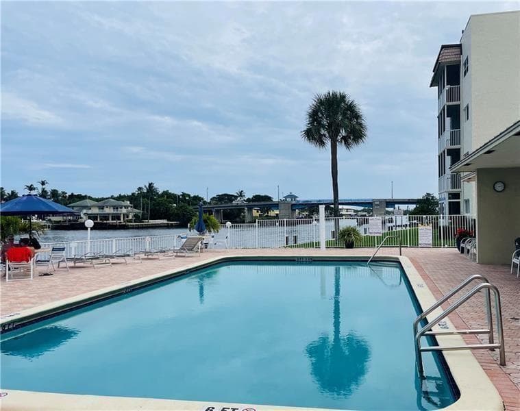624 SNUG HARBOR Drive # B7, Boynton Beach FL 33435
