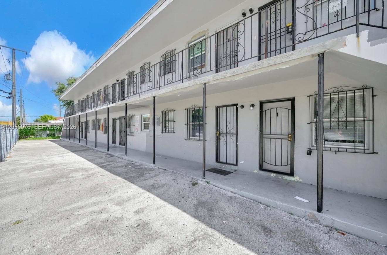 6901 NW 8th Ave, Miami FL 33150