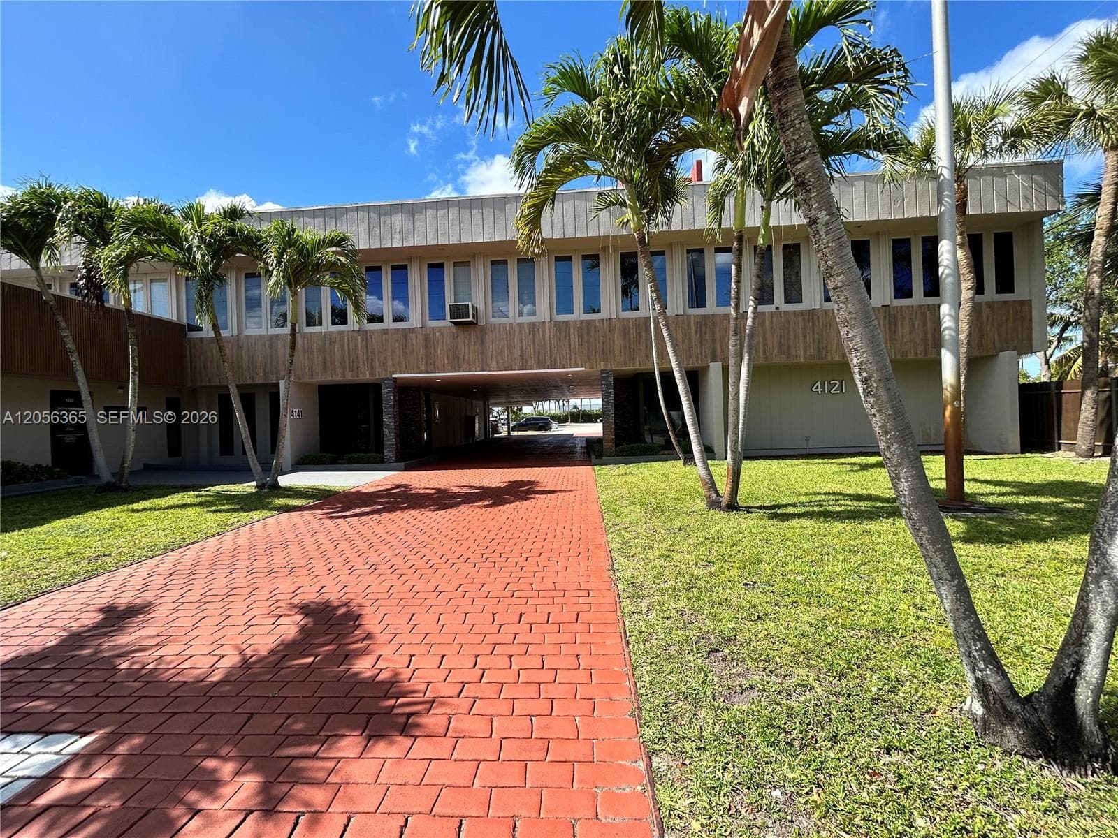 4121 NW 5th St, Plantation FL 33317