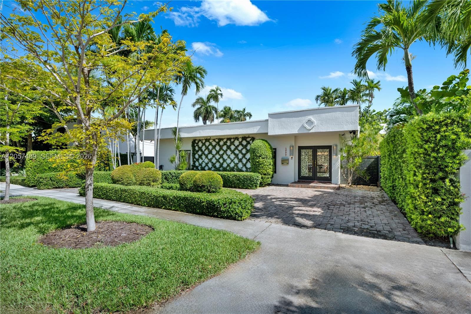 1777 Daytonia Rd, Miami Beach FL 33141
