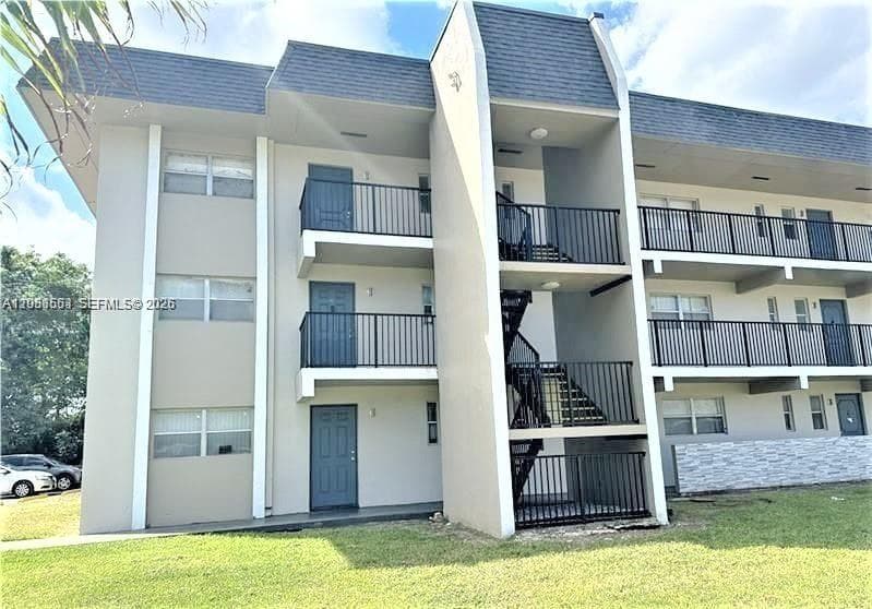 7911 N Colony Cir N # 202, Tamarac FL 33321