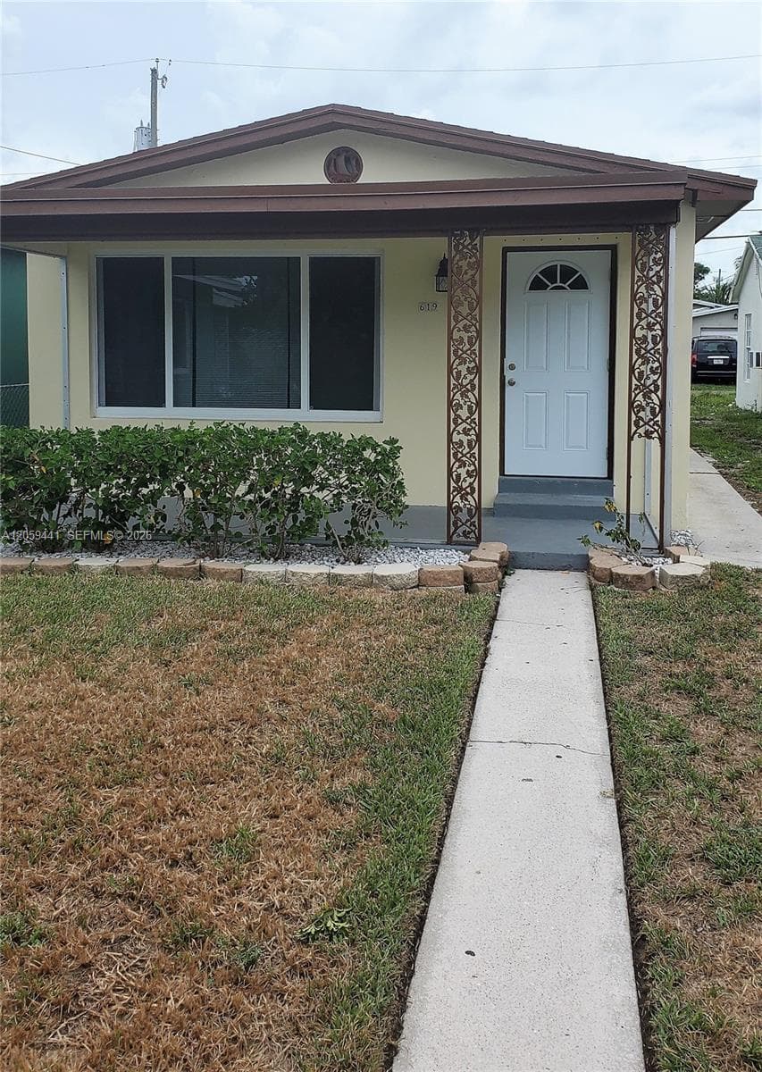 619 N D St, Lake Worth FL 33460