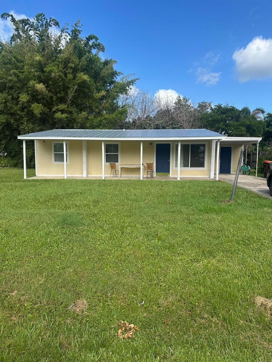 1571 4TH Court, Vero Beach FL 32960