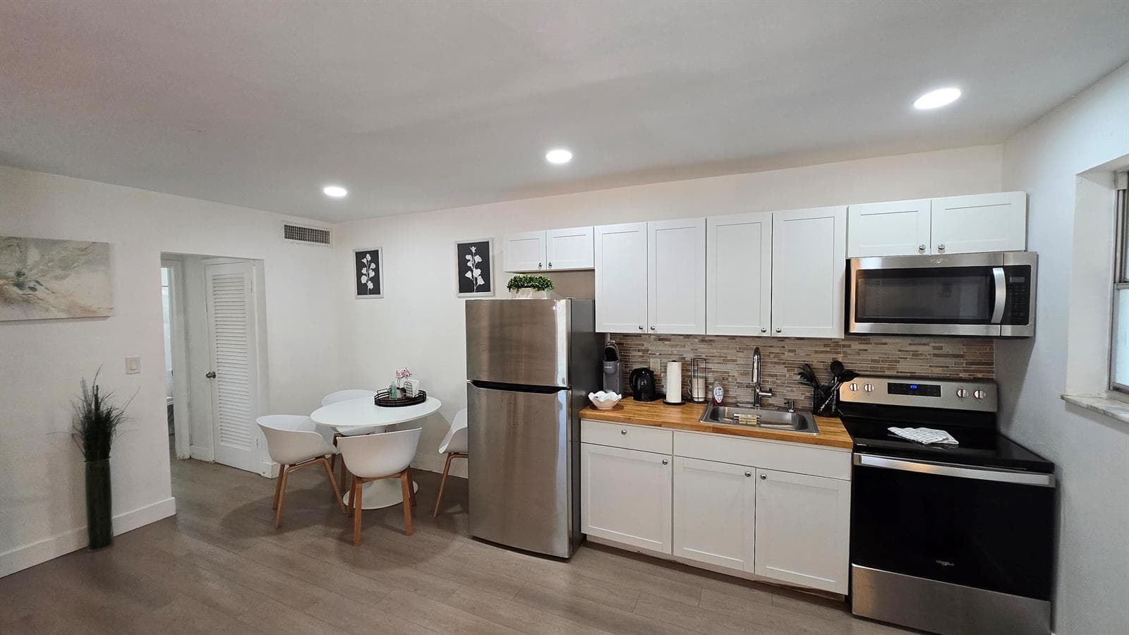 704 NE 8TH Street # 1, Hallandale Beach FL 33009