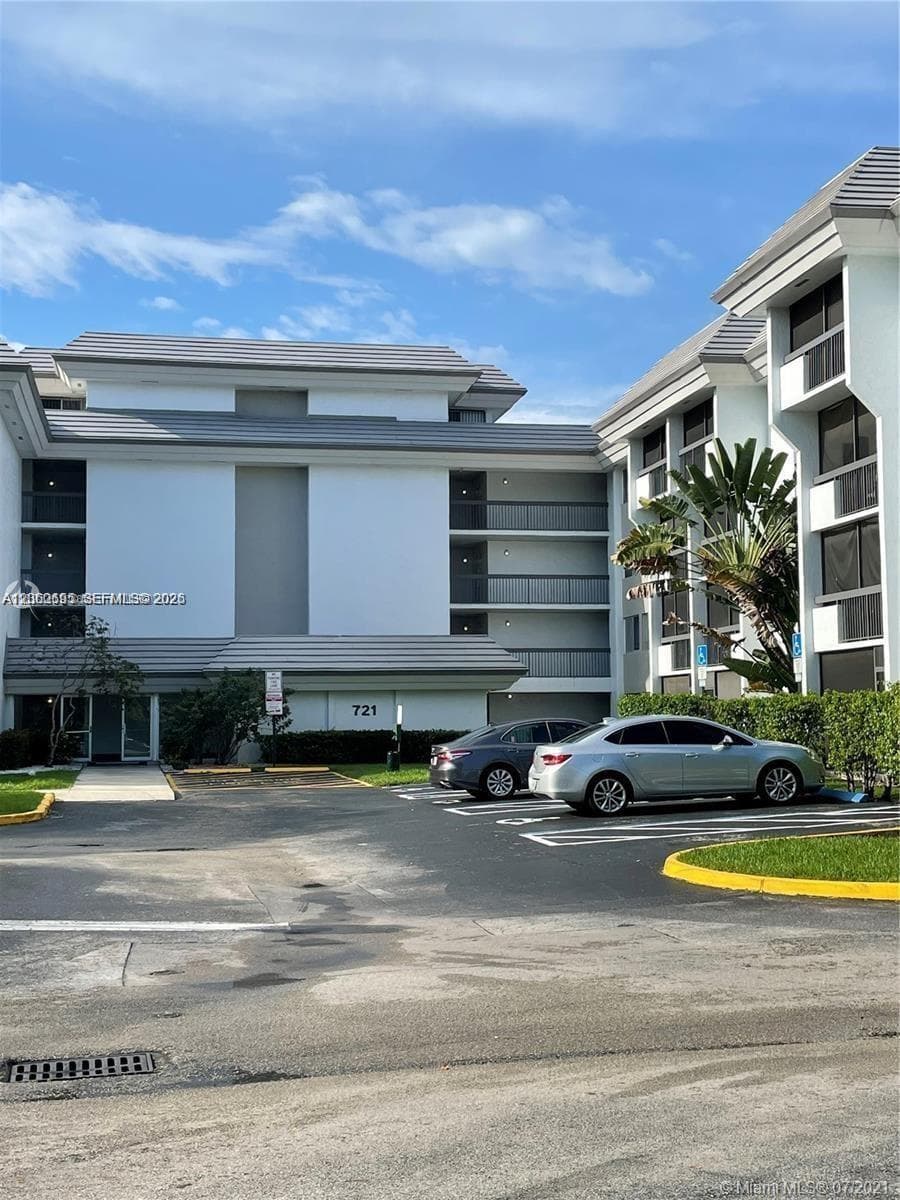 721 N Pine Island Rd # 104, Plantation FL 33324