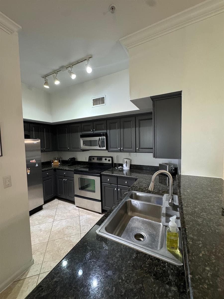 11750 St Andrews Place # 307, Wellington FL 33414