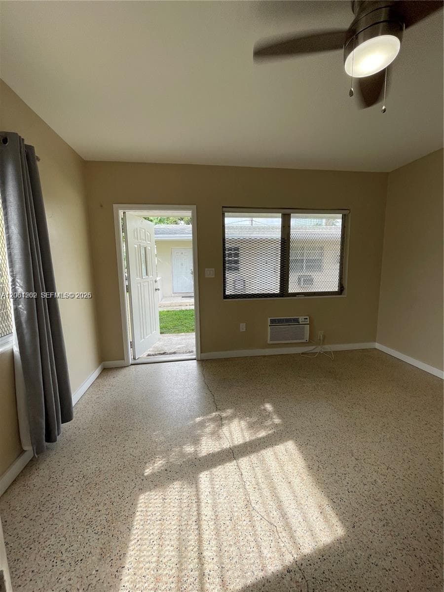 940 SW 4ST # 4, Miami FL 33130