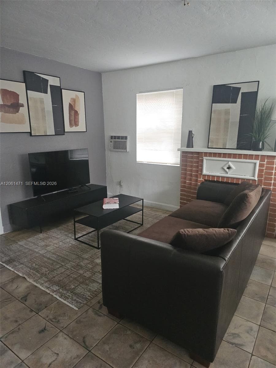 615 NE 4th St # 1, Hallandale Beach FL 33009