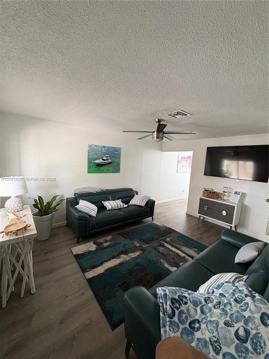 191 NW 17th Ave # 3, Miami, FL 33125