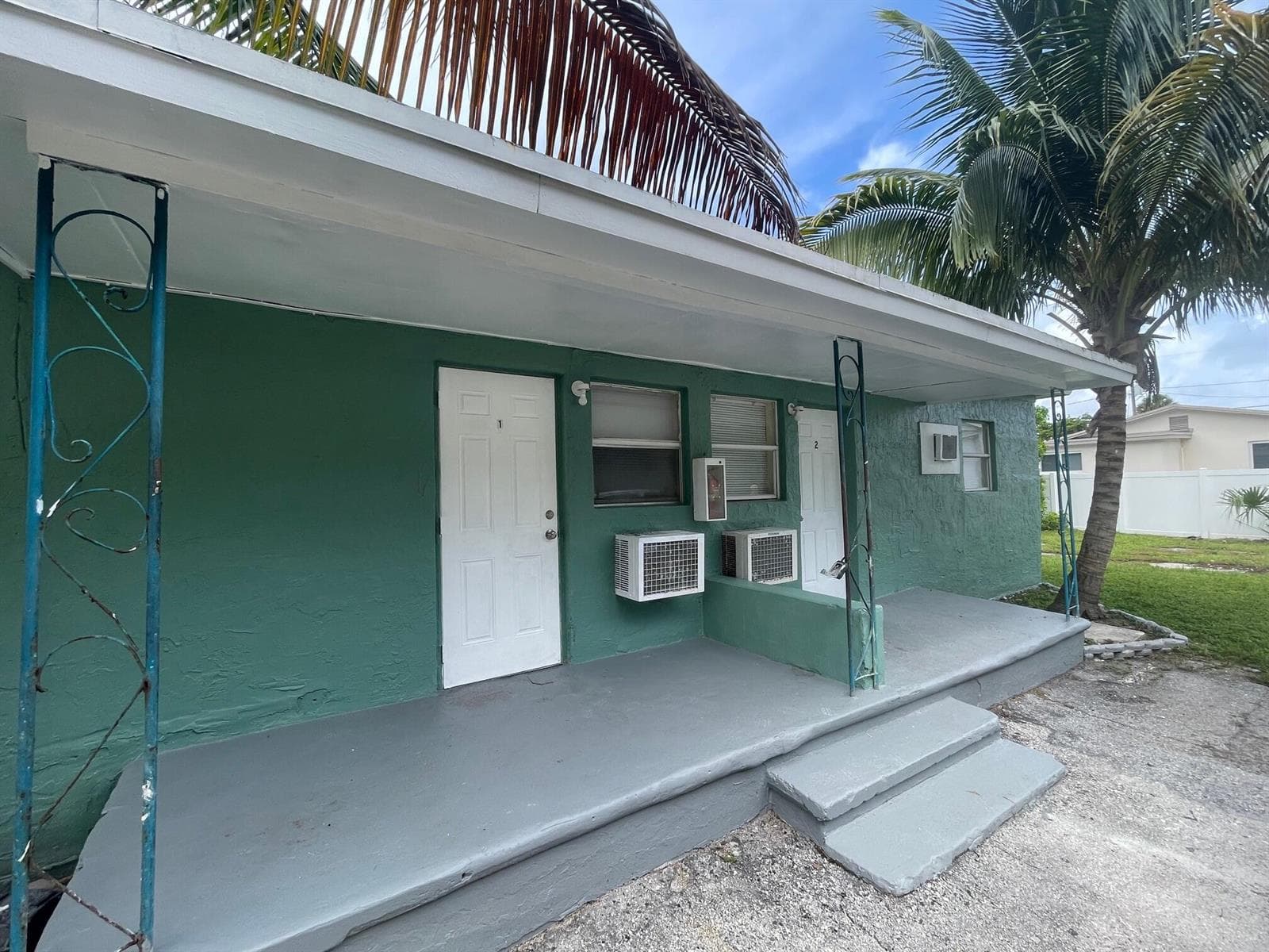 22 NW 8th Avenue, Dania Beach FL 33004