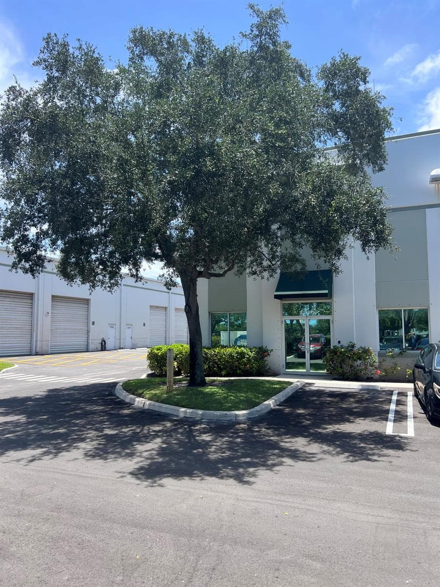 2721 NW 19th Street, Pompano Beach FL 33069
