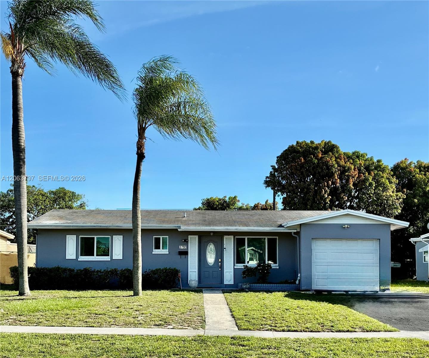3790 NW 28th St, Lauderdale Lakes FL 33311