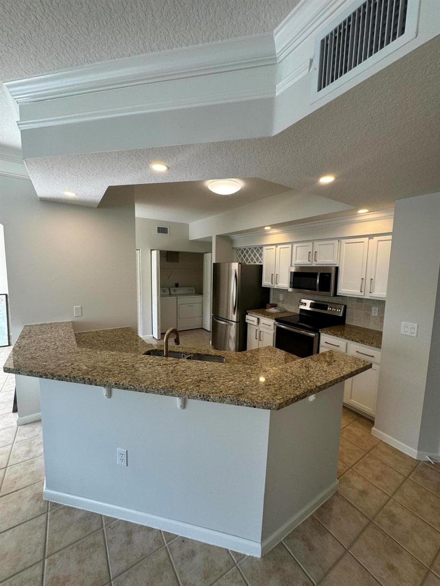 225 MURCIA Drive # 305, Jupiter FL 33458