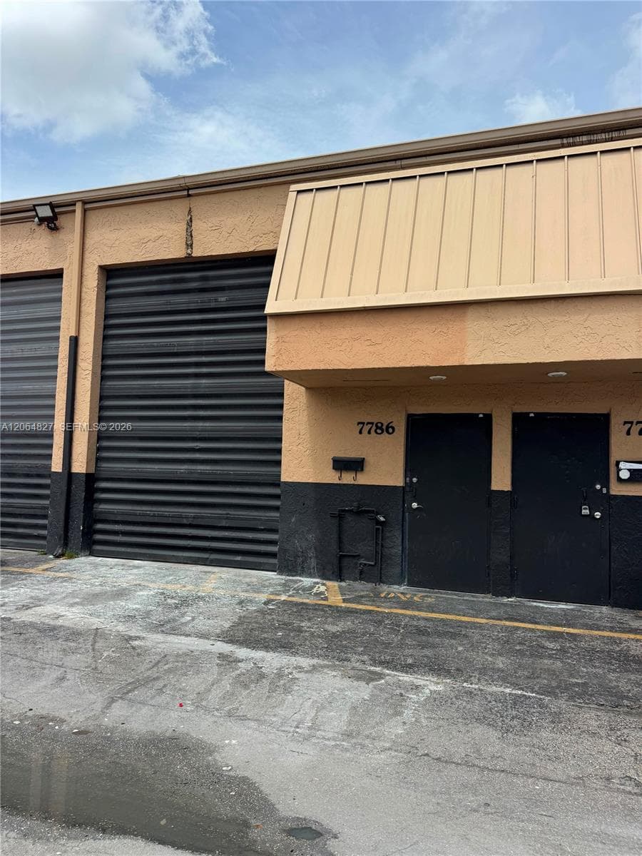7786 NW 64th St, Miami FL 33166