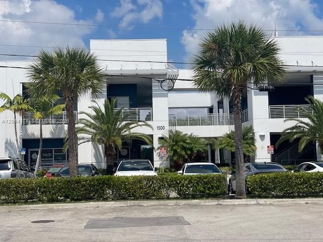 1500 NW 89CT # 216, Doral FL 33172