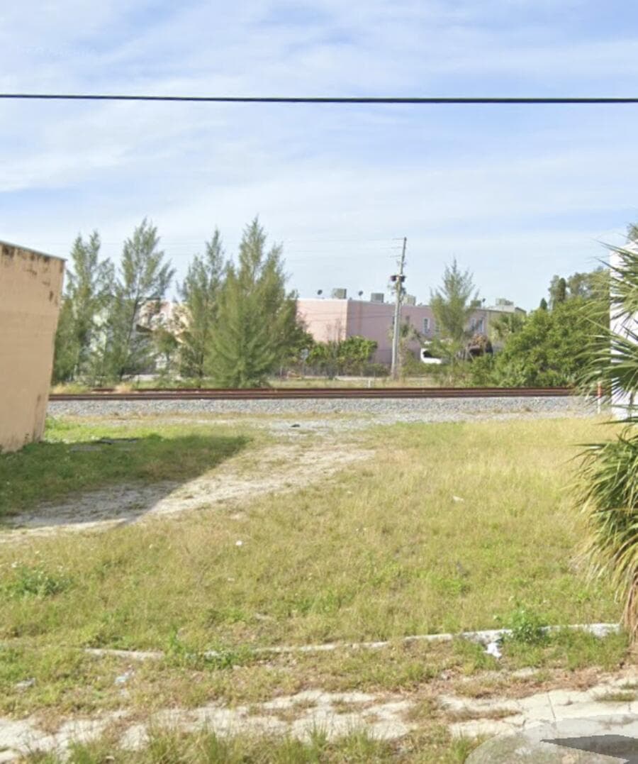 2731 PINEWOOD Avenue, West Palm Beach FL 33407