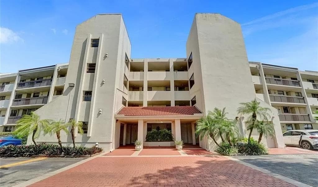 110 Lake Emerald Drive # 409, Oakland Park FL 33309