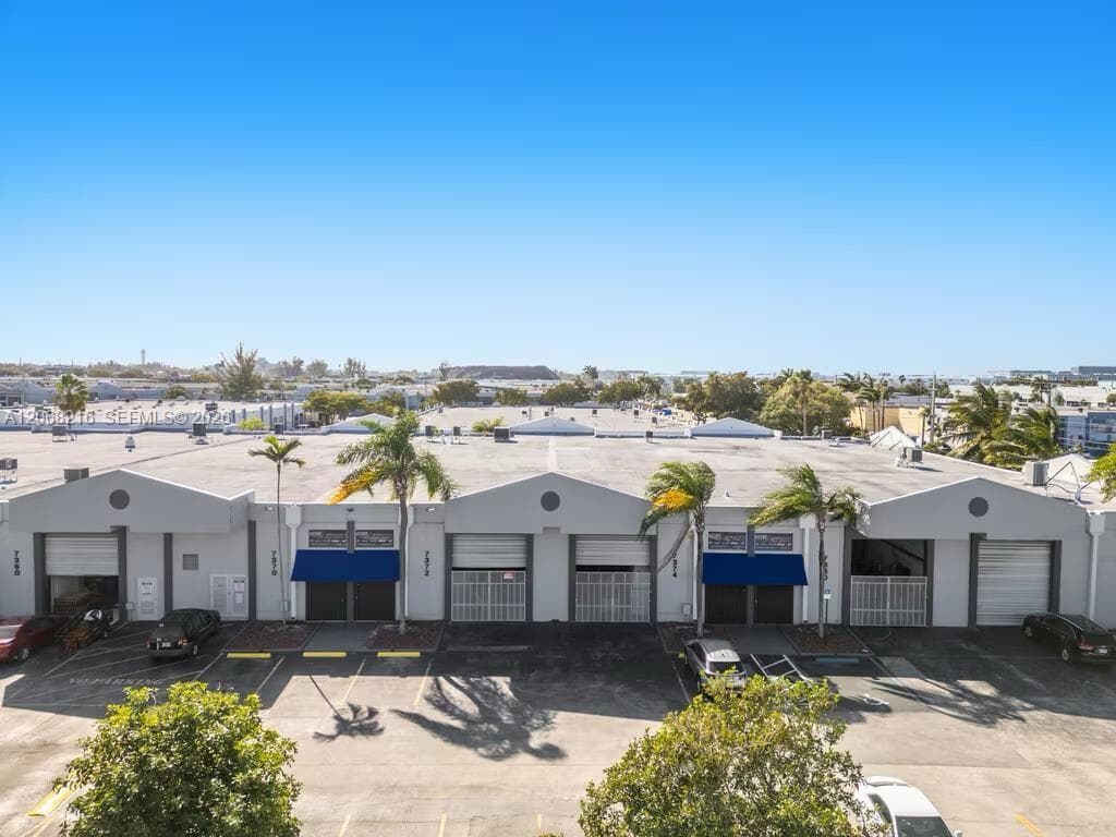 7372 NW 56th St # 7372, Miami FL 33166