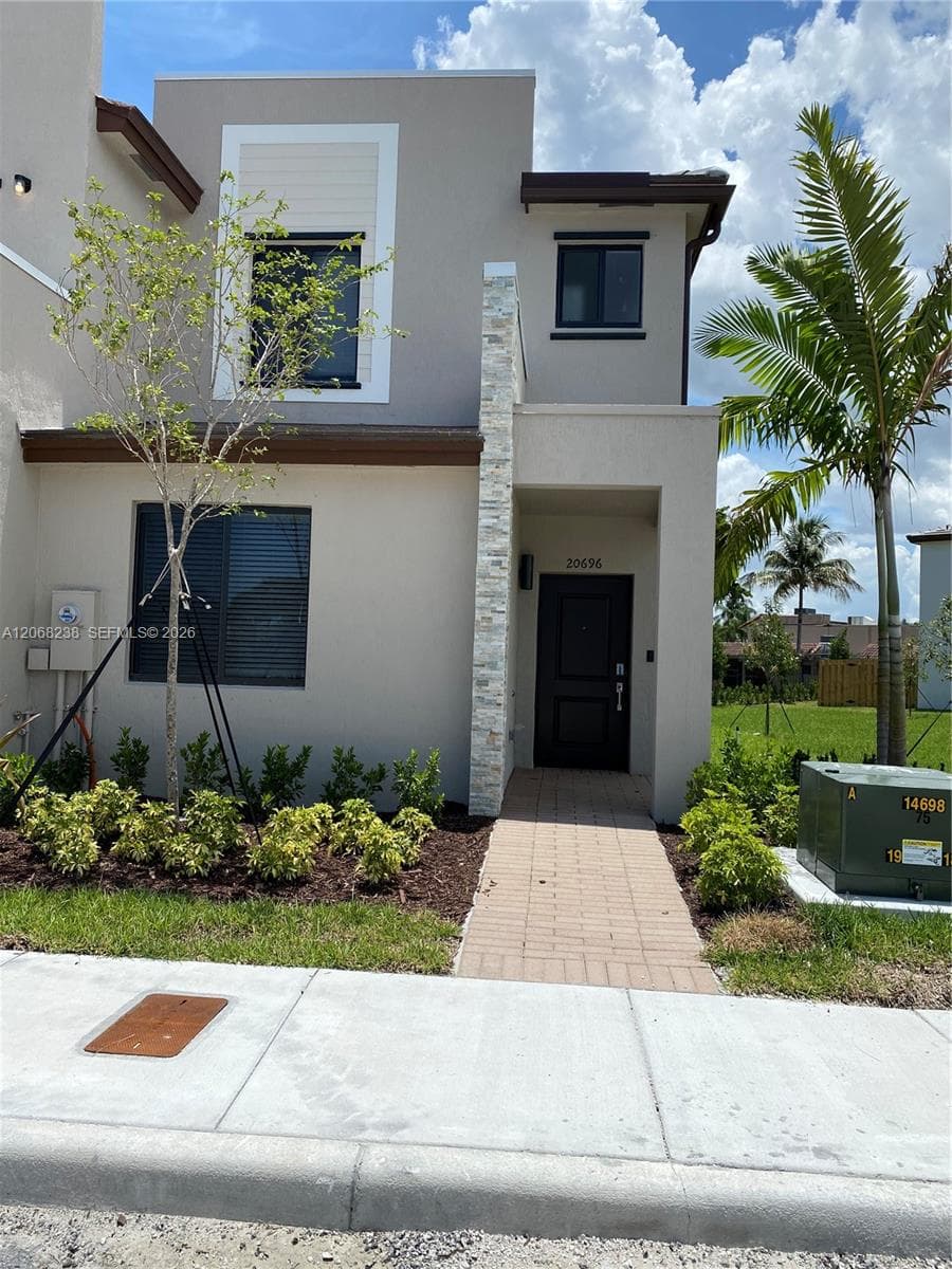 20696 NE 7th Pl # 20696, Miami FL 33179