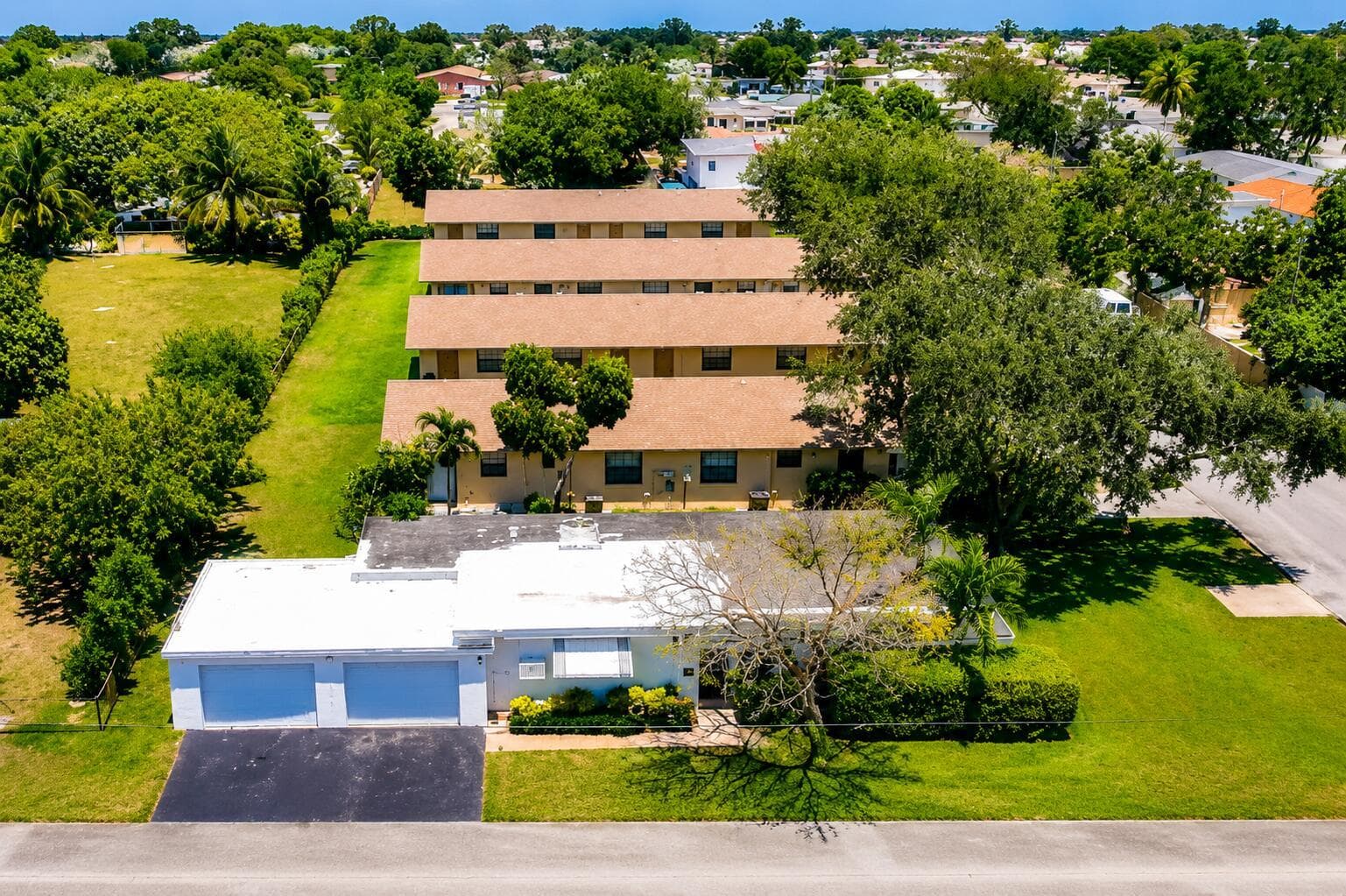 5619 MCKINLEY, Hollywood FL 33021