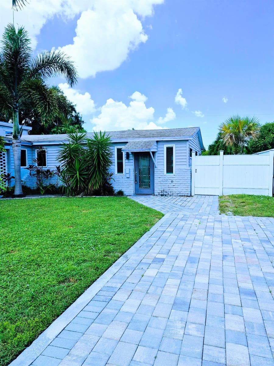 2793 SHAWNEE Road # B, West Palm Beach FL 33406