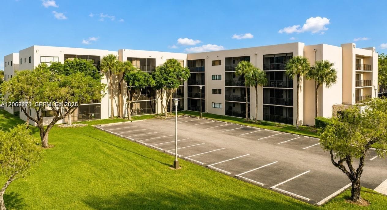 8600 SW 133 RD # 124, Miami, FL 33183